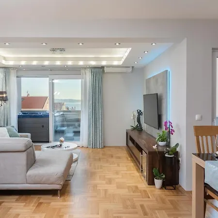 Luxury Apartman Sky With Sea View And Whirlpool Makarska Buitenkant foto